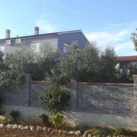 Apartman Ki Apartment Pula Luaran gambar