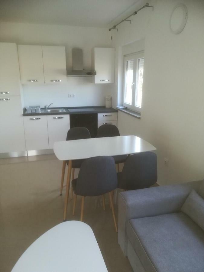 Apartman Ki Apartment Pula Luaran gambar