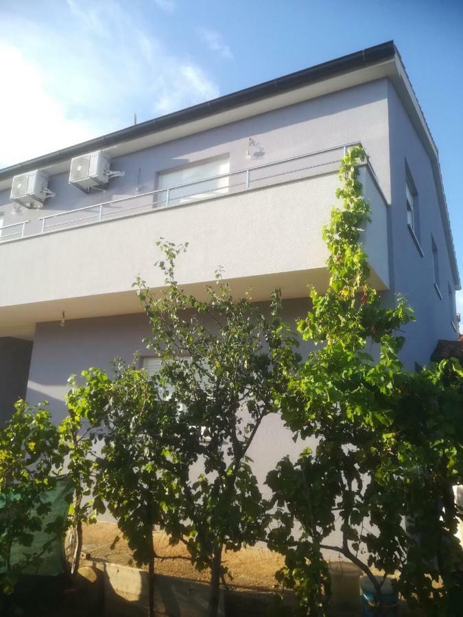 Apartman Ki Apartment Pula Luaran gambar