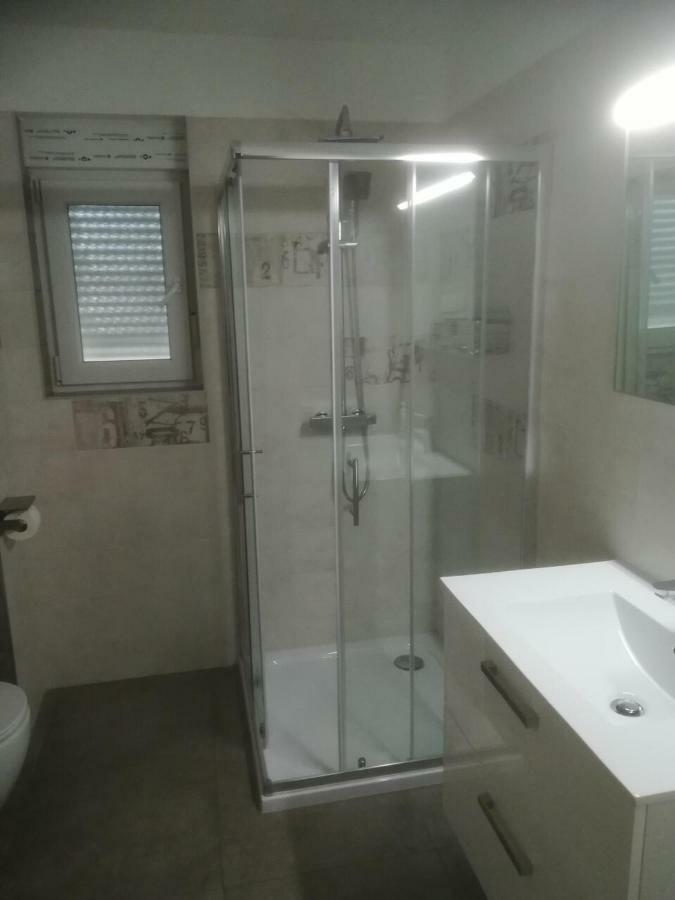 Apartman Ki Apartment Pula Luaran gambar