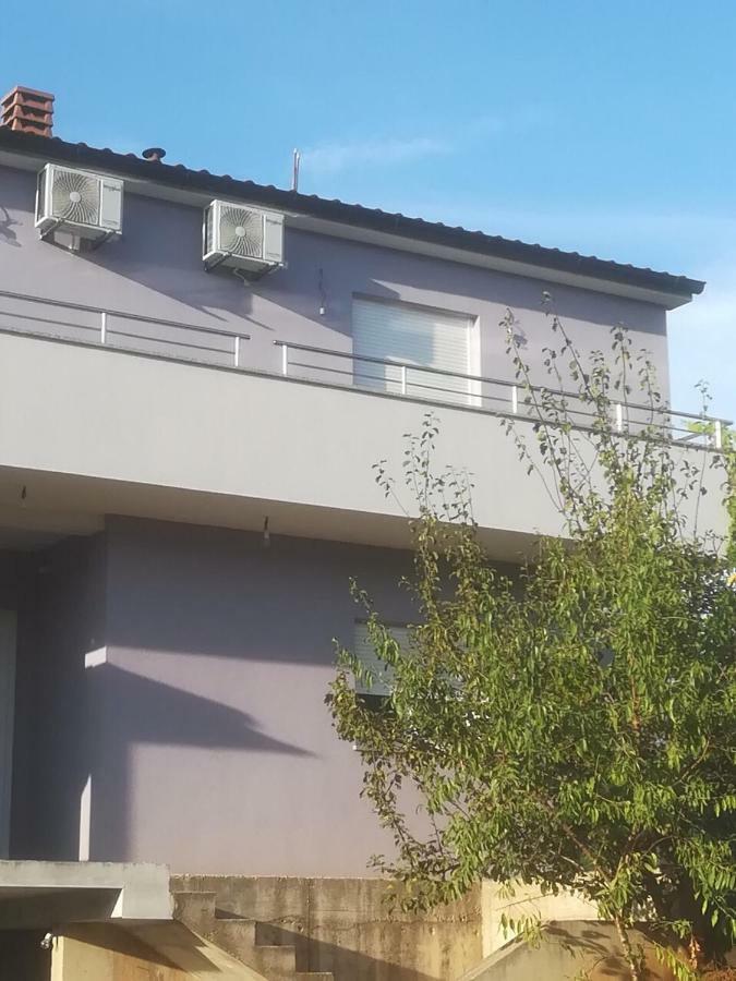 Apartman Ki Apartment Pula Luaran gambar